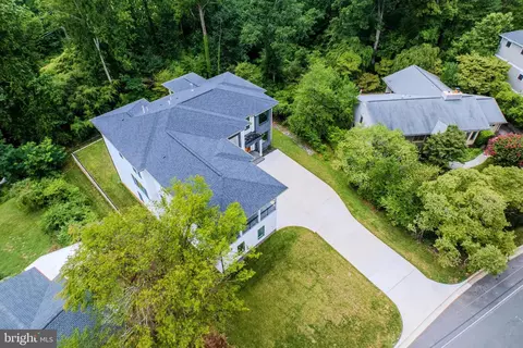 View/Area - 1434 Waggaman Cir, Mclean, VA 22101 photo 2 of 7