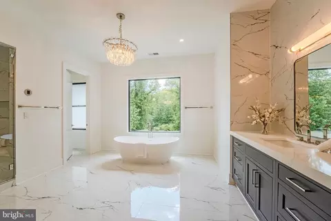 Bath - 1434 Waggaman Cir, Mclean, VA 22101 photo 2 of 8