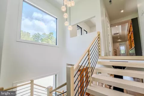 Entry Way - 1434 Waggaman Cir, Mclean, VA 22101 photo 11 of 17