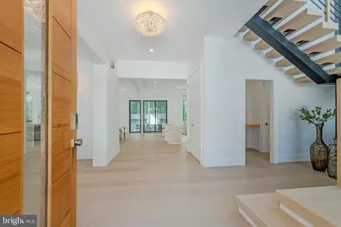 Entry Way - 1434 Waggaman Cir, Mclean, VA 22101 photo 1 of 17