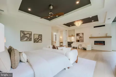 Bedroom - 1434 Waggaman Cir, Mclean, VA 22101 photo 2 of 12