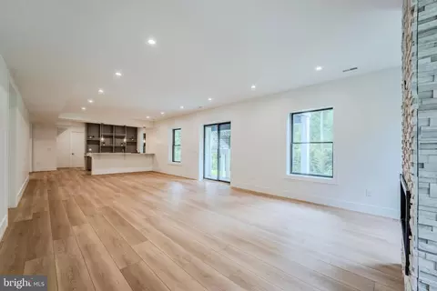 Living - 1434 Waggaman Cir, Mclean, VA 22101 photo 8 of 9