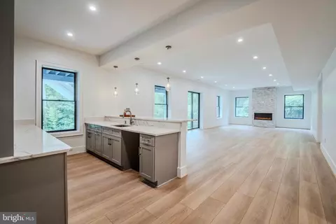 Living - 1434 Waggaman Cir, Mclean, VA 22101 photo 6 of 9