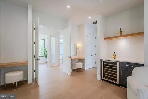 Entry Way - 1434 Waggaman Cir, Mclean, VA 22101 photo 14 of 17