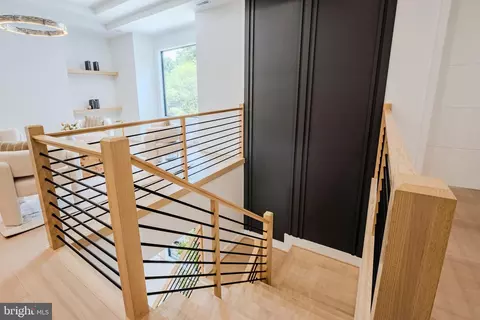 Entry Way - 1434 Waggaman Cir, Mclean, VA 22101 photo 7 of 17