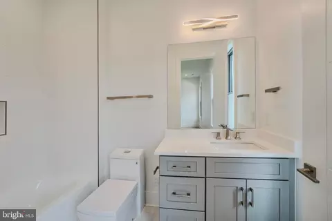 Bath - 1434 Waggaman Cir, Mclean, VA 22101 photo 7 of 8