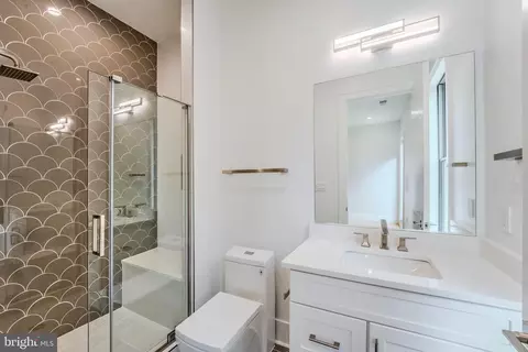 Bath - 1434 Waggaman Cir, Mclean, VA 22101 photo 5 of 8