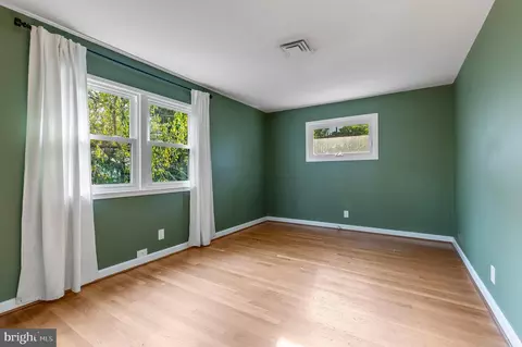 Bedroom - 1323 Mayflower Dr, Mclean, VA 22101 photo 3 of 5