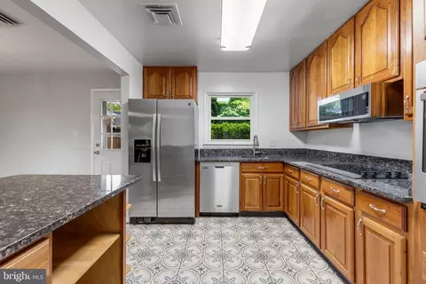 Kitchen - 1323 Mayflower Dr, Mclean, VA 22101 photo 3 of 3