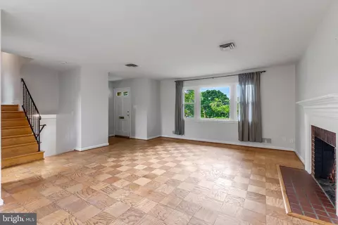 Living - 1323 Mayflower Dr, Mclean, VA 22101 photo 5 of 7
