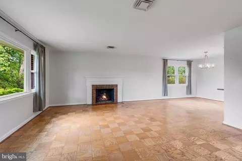 Living - 1323 Mayflower Dr, Mclean, VA 22101 photo 2 of 7