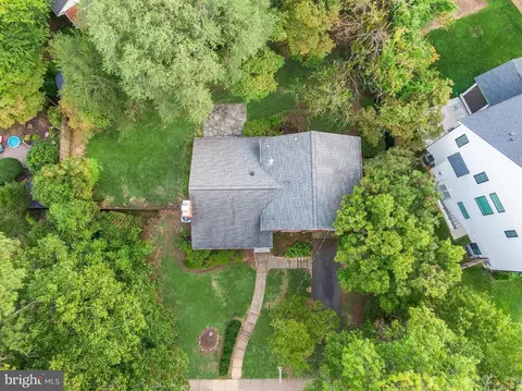 View/Area - 1323 Mayflower Dr, Mclean, VA 22101 photo 2 of 2