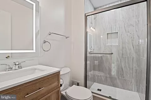 1005 Saber Ln, Herndon, VA 20170