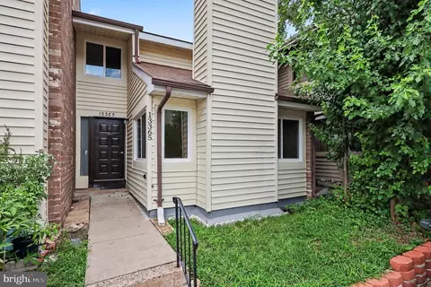 13365 Hungerford Pl, Herndon, VA 20170