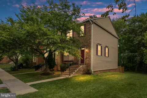 4215 Sleepy Lake Dr, Fairfax, VA 22033