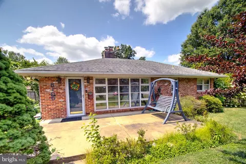 8100 Carlyle Pl, Alexandria, VA 22308