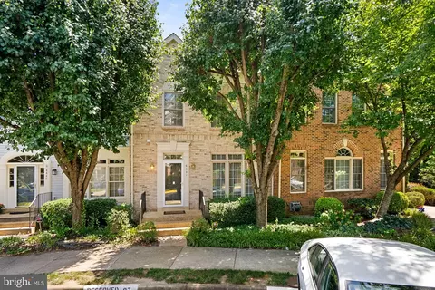 6631 Thurlton Dr, Alexandria, VA 22315