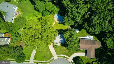 View/Area - 8923 Cromwell, Springfield, VA 22151 photo 2 of 3