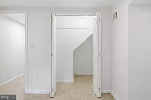 Entry Way - 8923 Cromwell, Springfield, VA 22151 photo 5 of 5