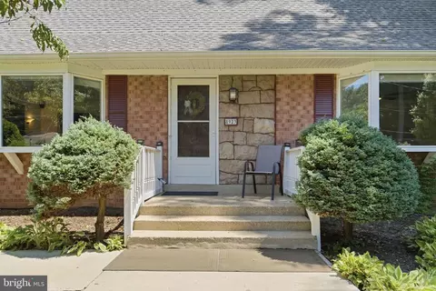Exterior - 8923 Cromwell, Springfield, VA 22151 photo 4 of 17