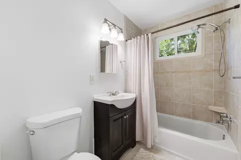 Bath - 8923 Cromwell, Springfield, VA 22151 photo 1 of 2