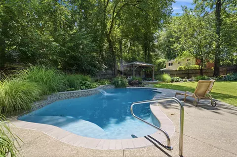 Exterior - 8923 Cromwell, Springfield, VA 22151 photo 8 of 17