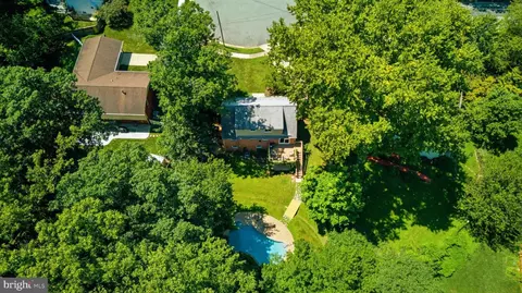 View/Area - 8923 Cromwell, Springfield, VA 22151 photo 1 of 3