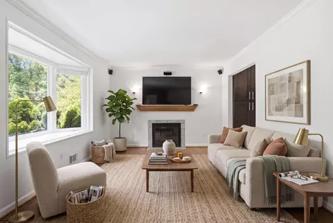 Living - 8923 Cromwell, Springfield, VA 22151 photo 1 of 5