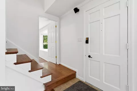 Entry Way - 8923 Cromwell, Springfield, VA 22151 photo 2 of 5