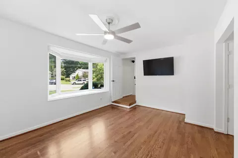 Living - 8923 Cromwell, Springfield, VA 22151 photo 3 of 5