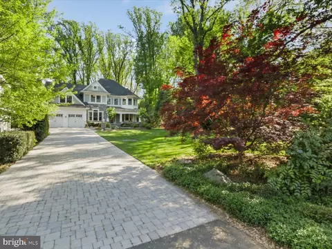 Exterior - 1889 Virginia Ave, Mclean, VA 22101 photo 4 of 5