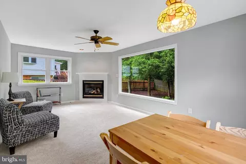 Living - 8710 Piccadilly Pl, Springfield, VA 22151 photo 4 of 7