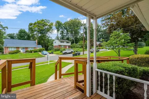 Exterior - 8710 Piccadilly Pl, Springfield, VA 22151 photo 3 of 11