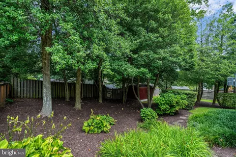 Exterior - 8710 Piccadilly Pl, Springfield, VA 22151 photo 10 of 11