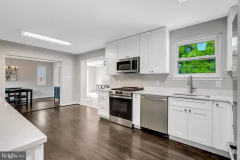 Kitchen - 8710 Piccadilly Pl, Springfield, VA 22151 photo 3 of 3