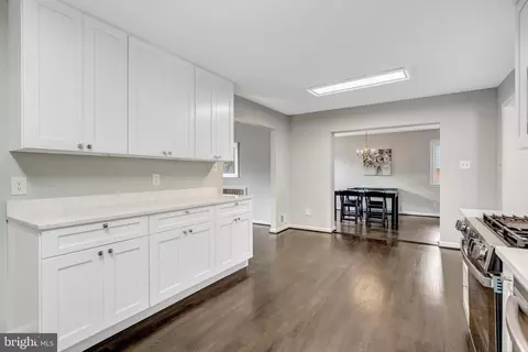 Entry Way - 8710 Piccadilly Pl, Springfield, VA 22151 photo 4 of 4