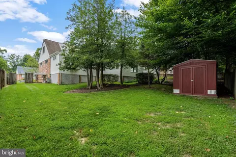 Exterior - 8710 Piccadilly Pl, Springfield, VA 22151 photo 8 of 11