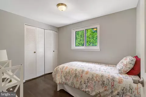 Bedroom - 8710 Piccadilly Pl, Springfield, VA 22151 photo 9 of 11