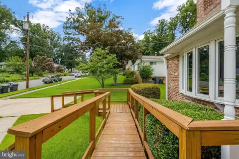 Exterior - 8710 Piccadilly Pl, Springfield, VA 22151 photo 4 of 11