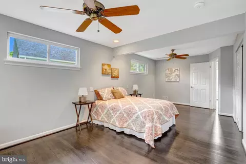 Bedroom - 8710 Piccadilly Pl, Springfield, VA 22151 photo 6 of 11