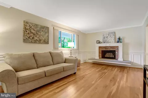 Living - 8447 Thames St, Springfield, VA 22151 photo 2 of 7