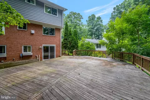 Exterior - 8447 Thames St, Springfield, VA 22151 photo 7 of 9