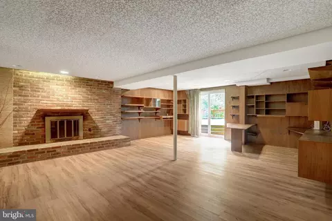 Living - 8447 Thames St, Springfield, VA 22151 photo 5 of 7