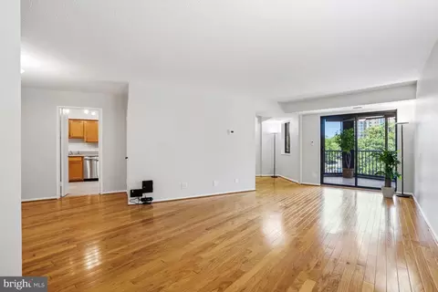 5904 Mount Eagle Dr #711, Alexandria, VA 22303