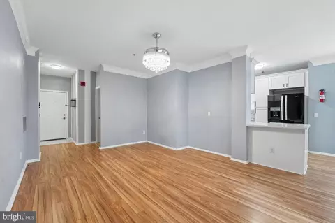 Living - 1550 Spring Gate Dr #8102, Mclean, VA 22102 photo 3 of 5