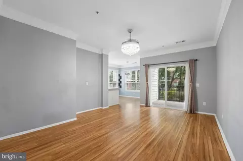 Living - 1550 Spring Gate Dr #8102, Mclean, VA 22102 photo 2 of 5