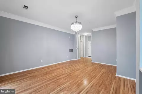 Living - 1550 Spring Gate Dr #8102, Mclean, VA 22102 photo 4 of 5