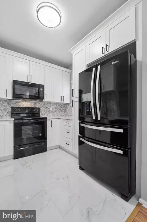 Kitchen - 1550 Spring Gate Dr #8102, Mclean, VA 22102 photo 3 of 4