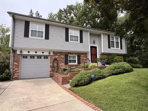 4503 Lantern Pl, Alexandria, VA 22306