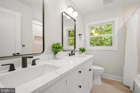 Bath - 9137 Rockefeller Ln, Springfield, VA 22153 photo 4 of 6
